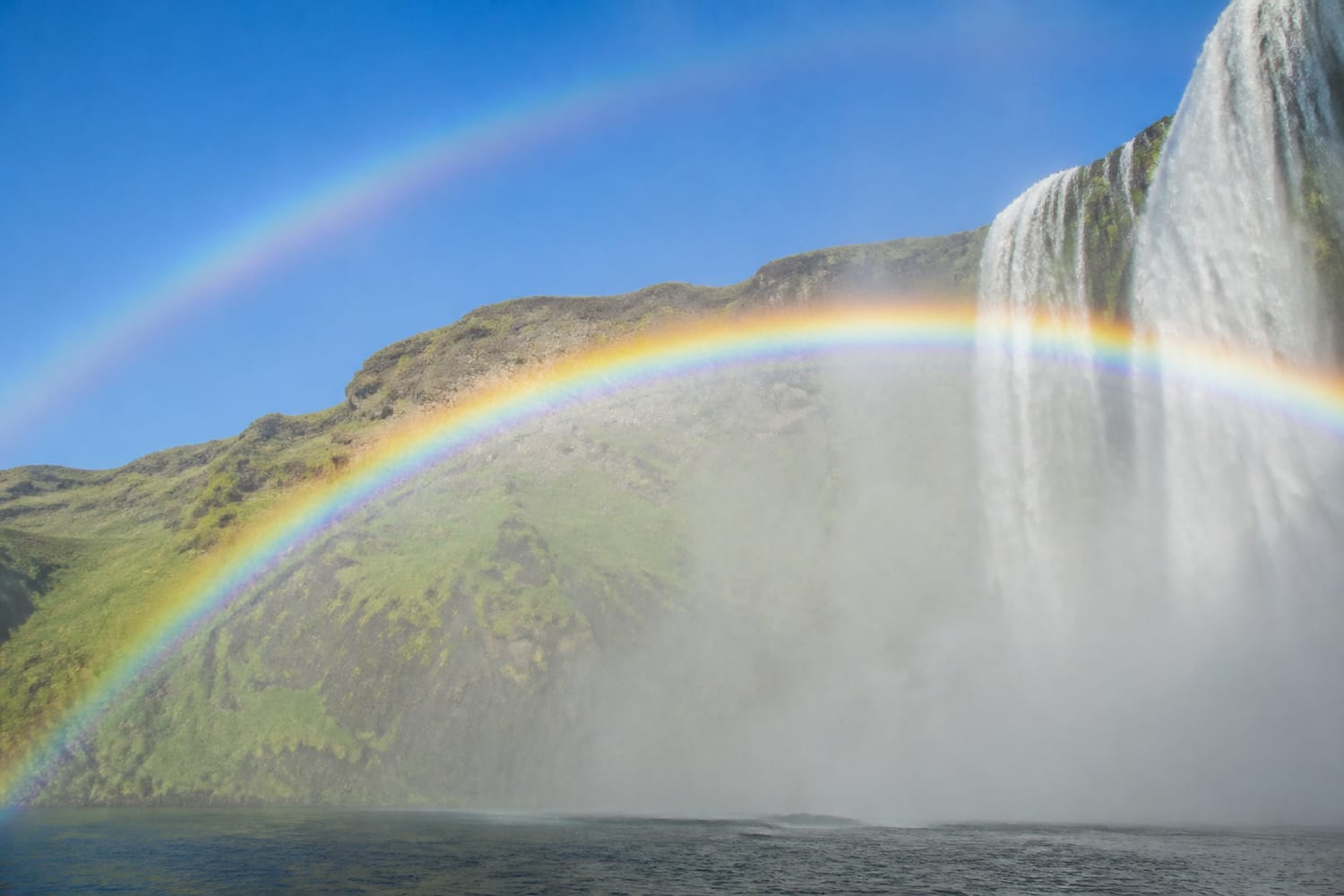 can-a-waterfall-make-two-rainbows