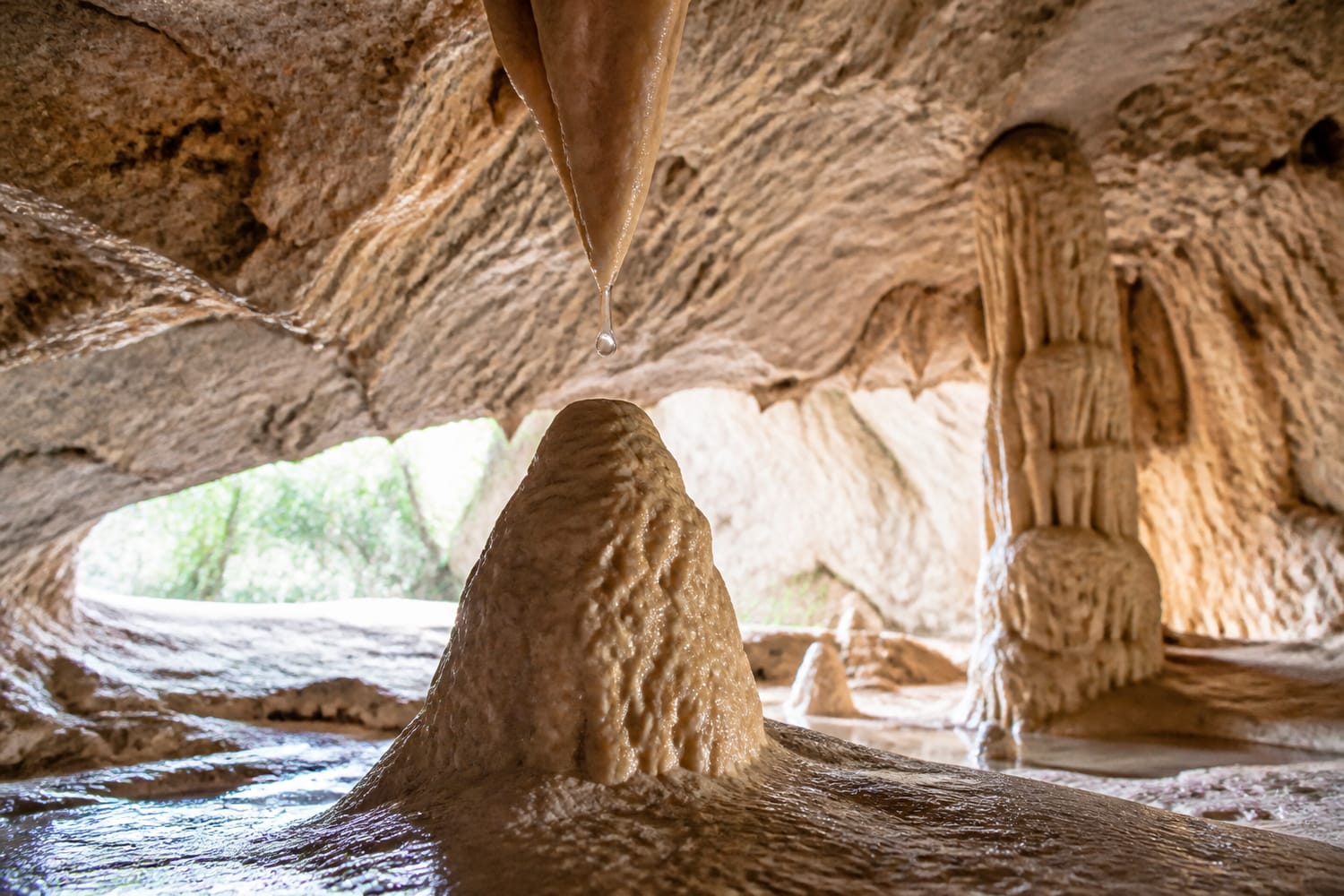 how-a-stalagmite-grows-up