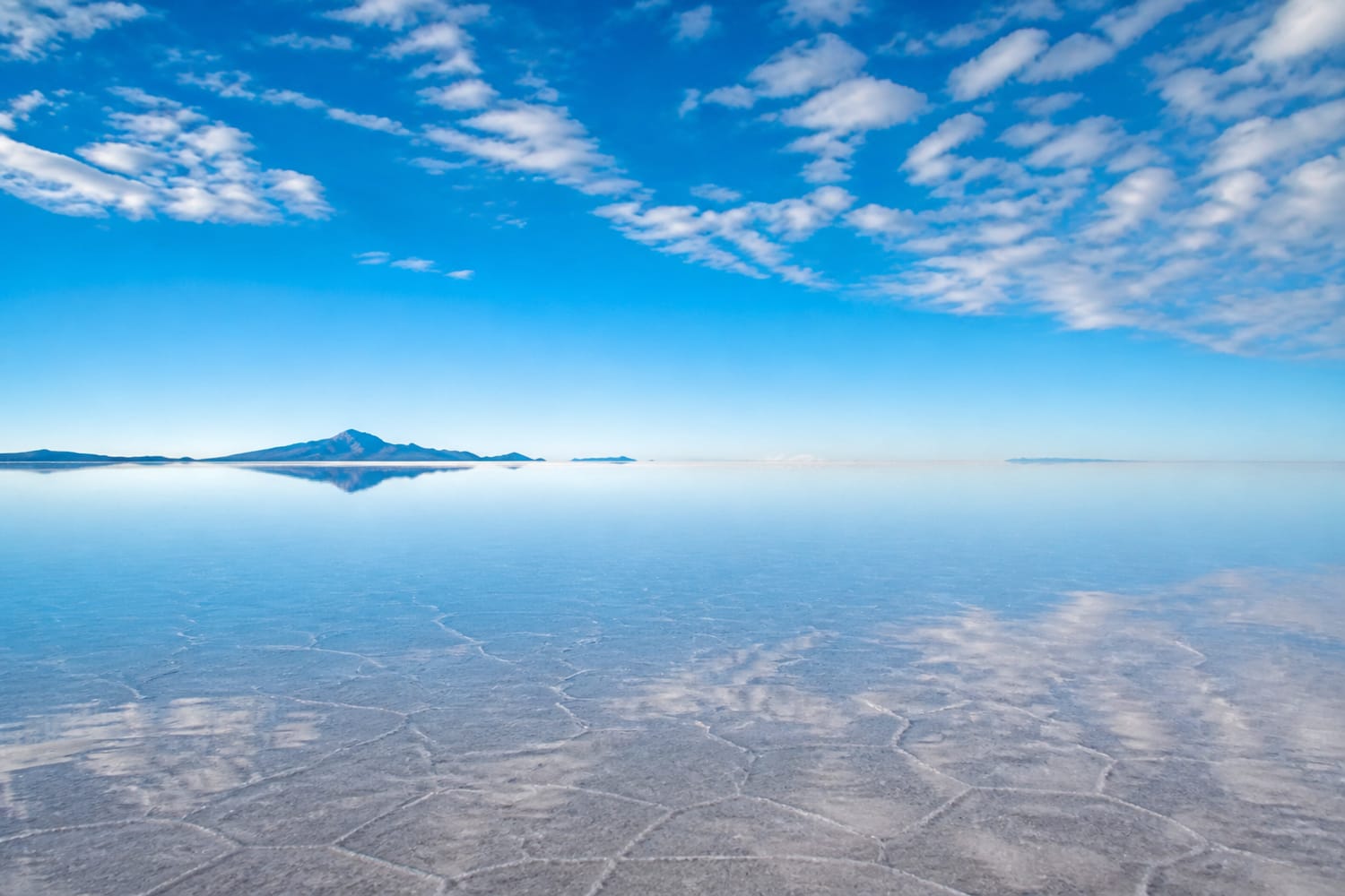 salar-de-uyunis-giant-mirror
