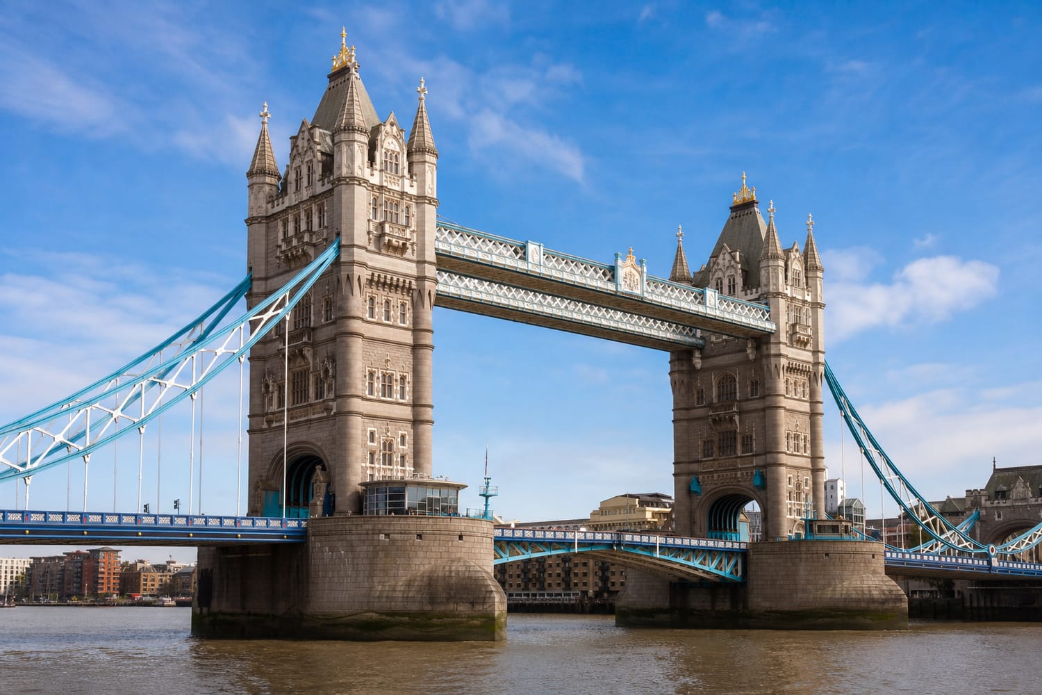 tower-bridge-chocolate-brown-to-patriotic-colors
