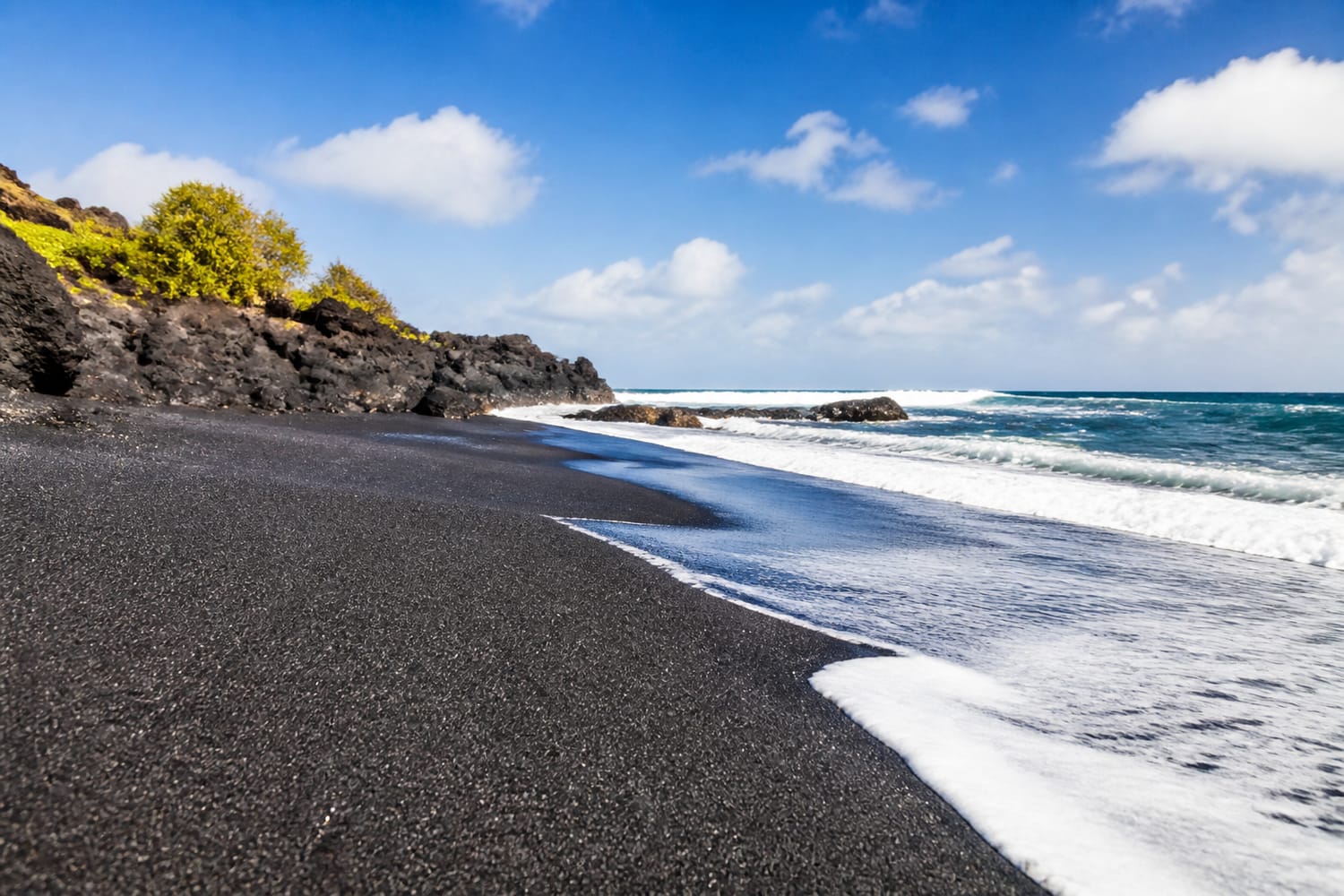 why-some-beaches-are-black